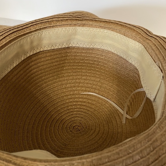 A Packable Beach Hat inside circumference 23 inches estimate. Pull ribbon adj. - Picture 5 of 11